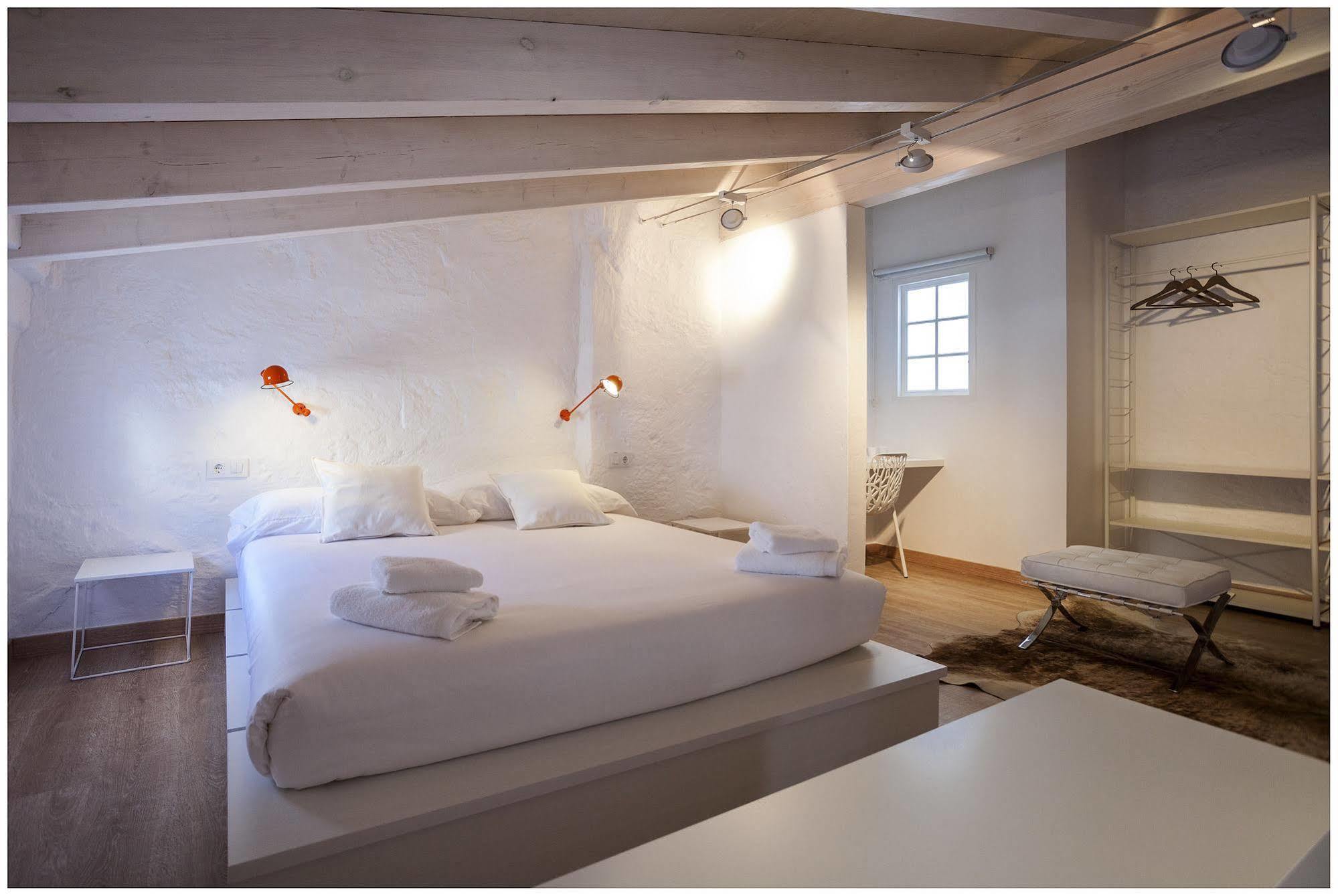 Cheap & Chic Hotel Ciutadella  Kültér fotó