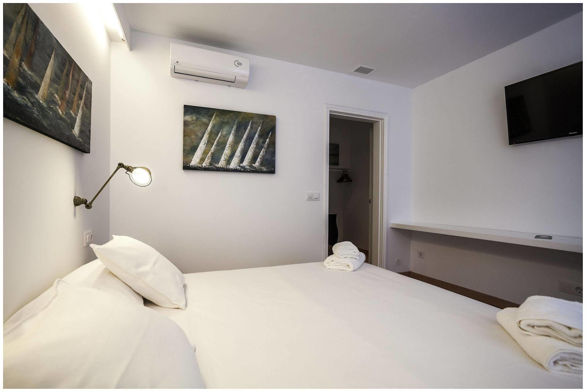 Cheap & Chic Hotel Ciutadella  Kültér fotó
