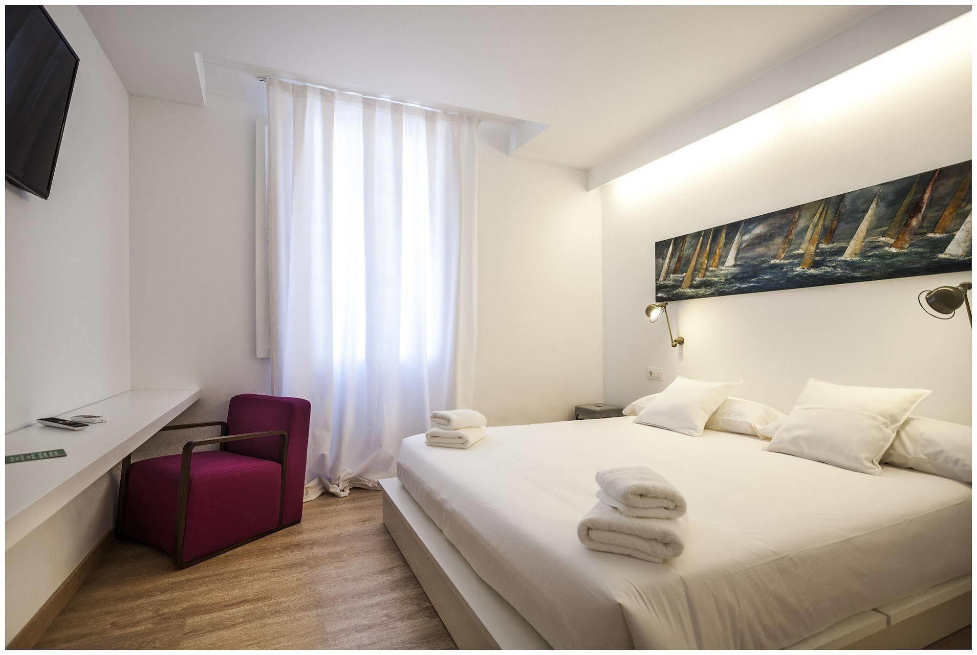 Cheap & Chic Hotel Ciutadella  Kültér fotó