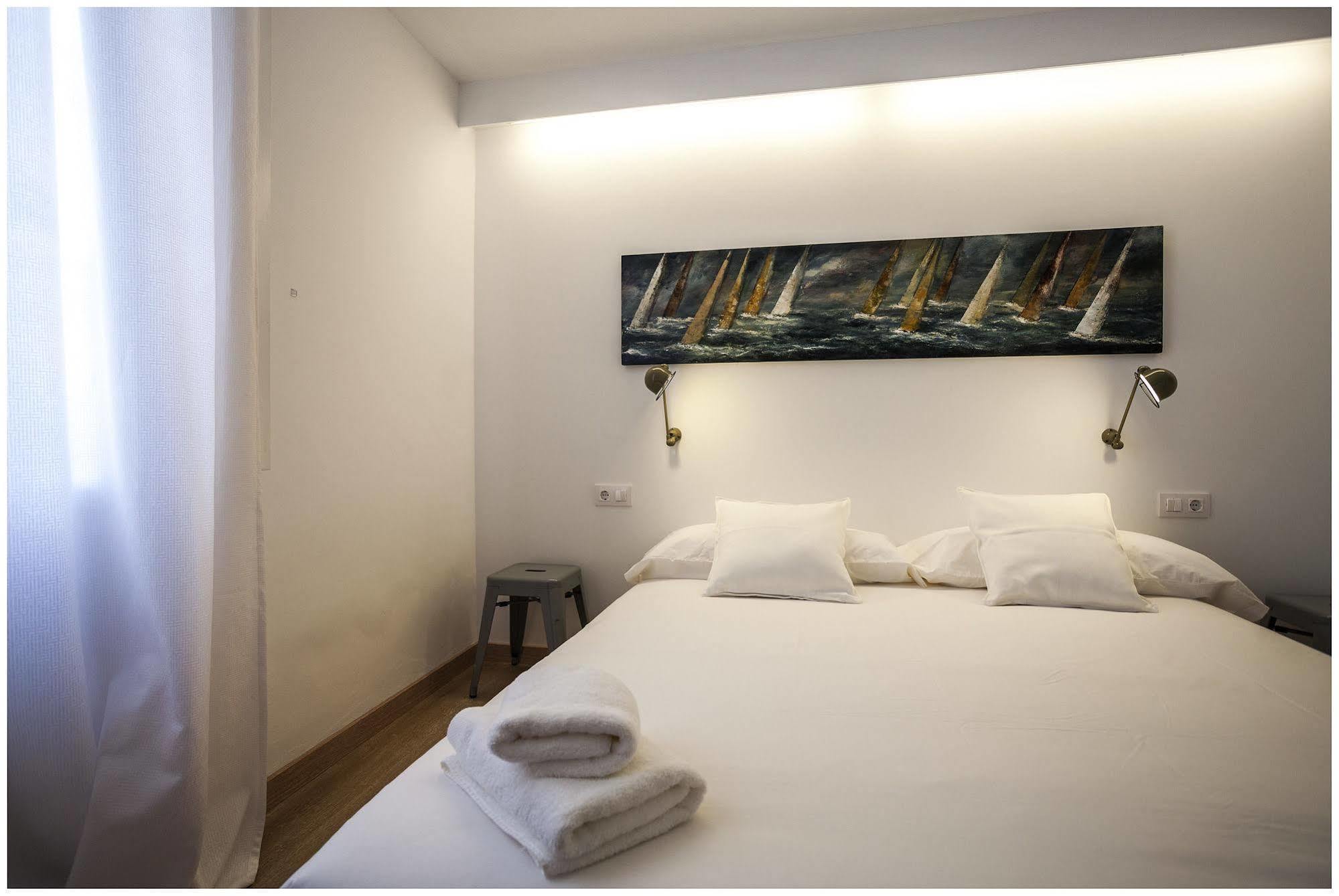 Cheap & Chic Hotel Ciutadella  Kültér fotó